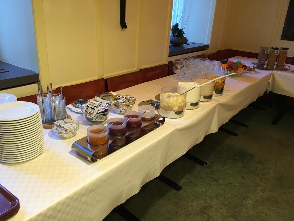 Poschiavo Suisse Hotel & Traditional Fondue Stube ภายนอก รูปภาพ