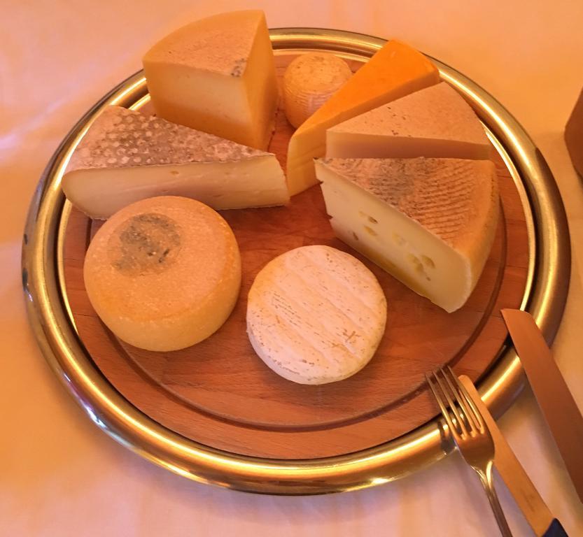 Poschiavo Suisse Hotel & Traditional Fondue Stube ภายนอก รูปภาพ