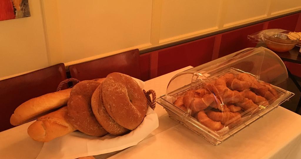 Poschiavo Suisse Hotel & Traditional Fondue Stube ภายนอก รูปภาพ