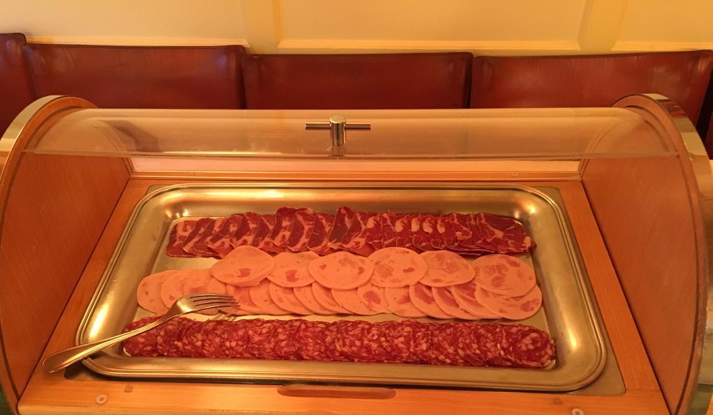 Poschiavo Suisse Hotel & Traditional Fondue Stube ภายนอก รูปภาพ