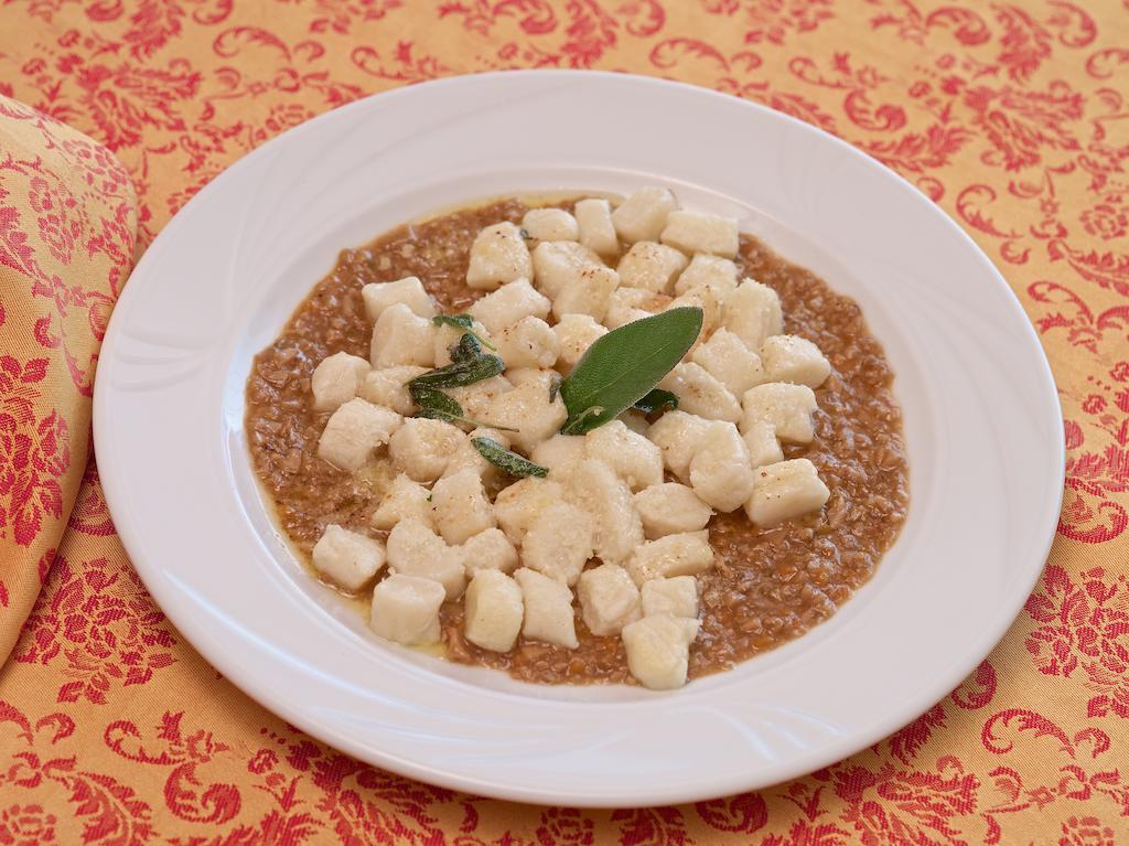 Poschiavo Suisse Hotel & Traditional Fondue Stube ภายนอก รูปภาพ