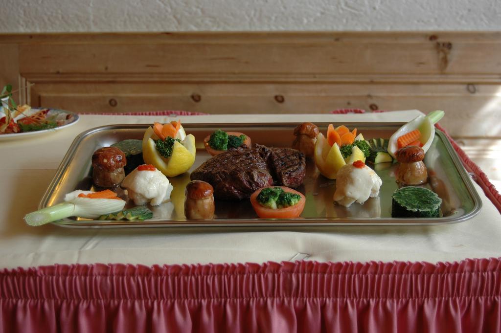Poschiavo Suisse Hotel & Traditional Fondue Stube ภายนอก รูปภาพ