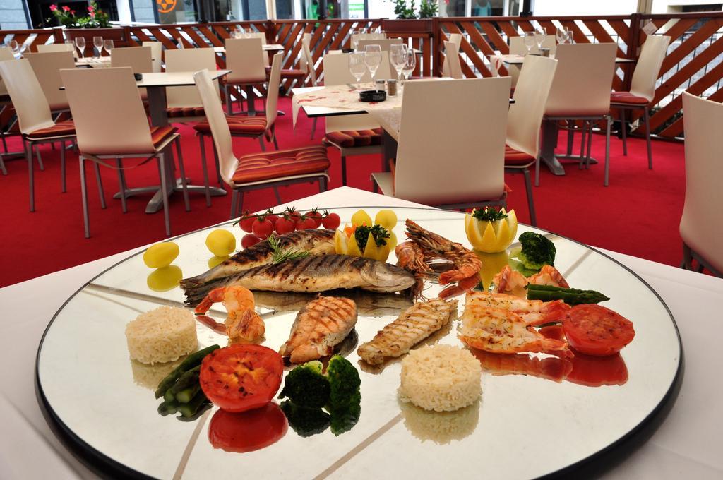 Poschiavo Suisse Hotel & Traditional Fondue Stube ภายนอก รูปภาพ